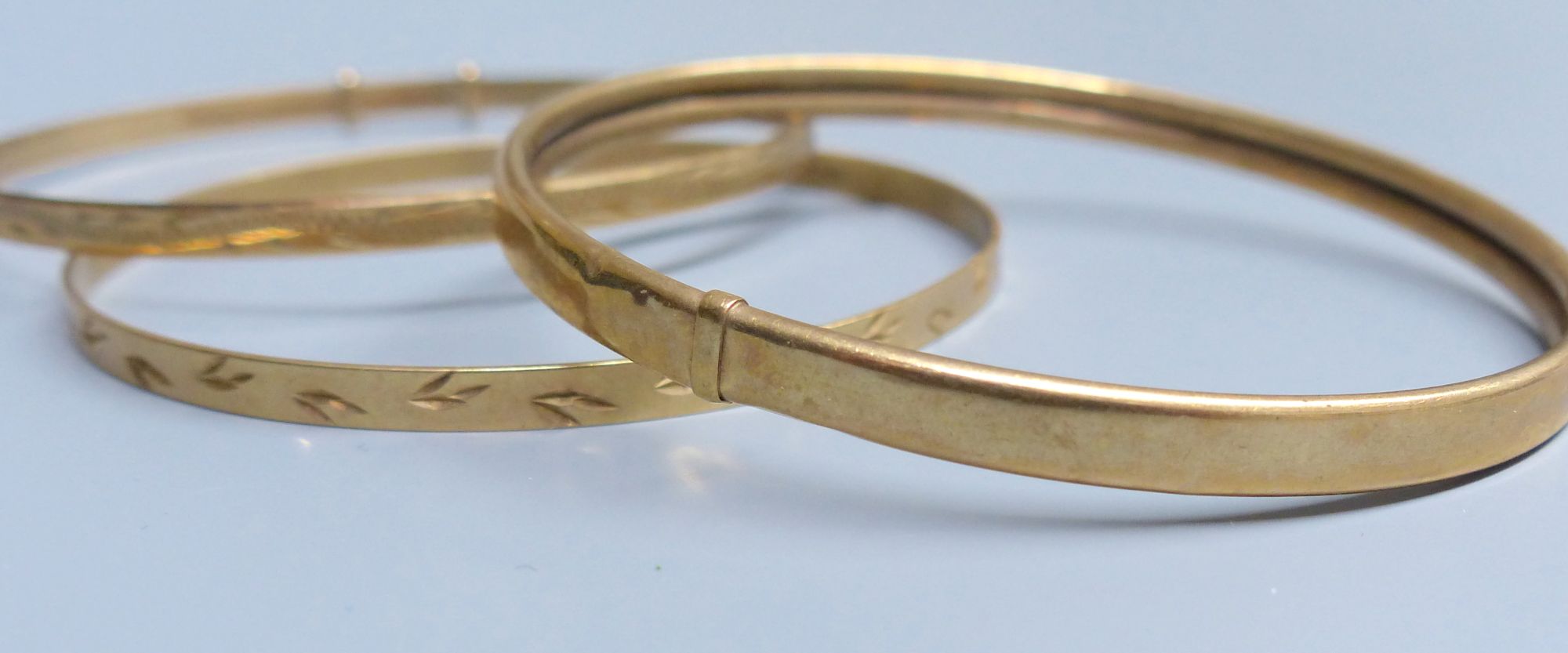 Three modern 9ct gold bangles,